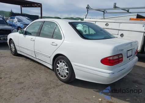 2000 Mercedes-Benz E 320 z USA, uszkodzony, nr VIN WDBJF65J4YB110538